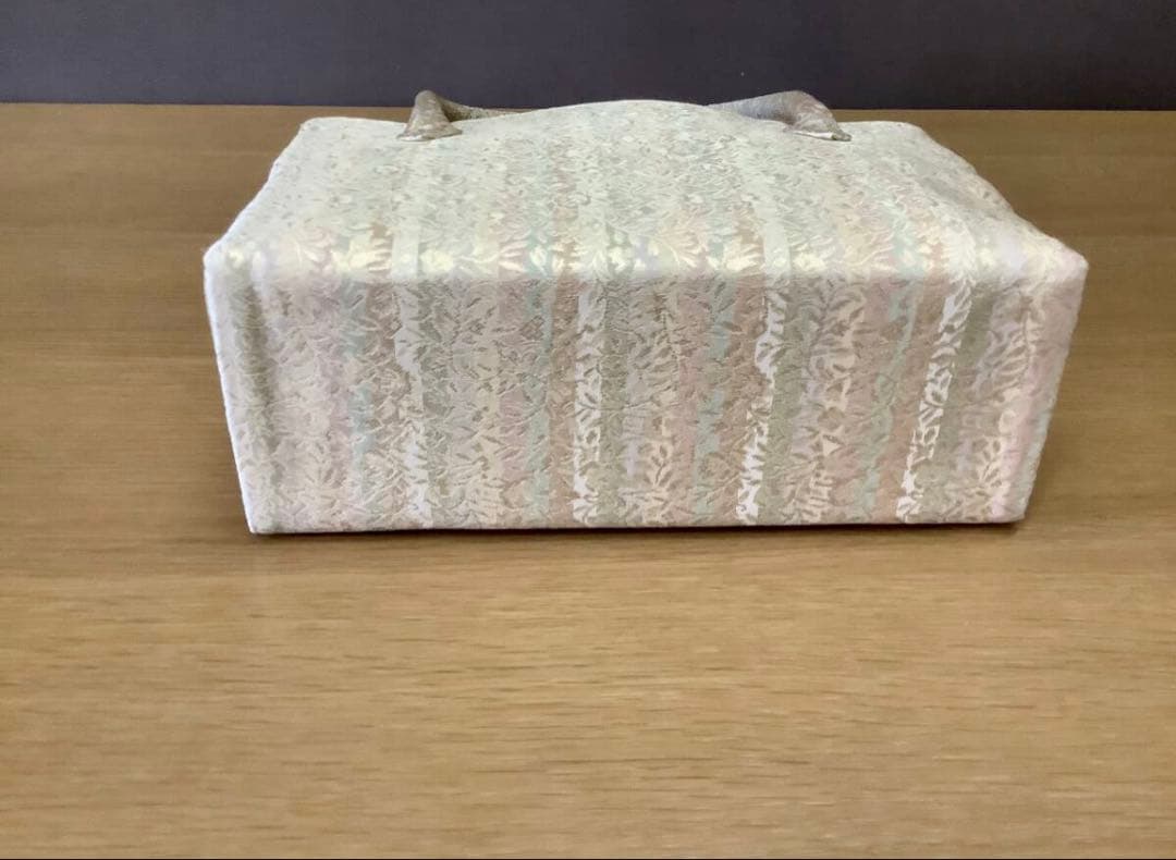淡いベージュ　和装用バッグ　利休バッグ