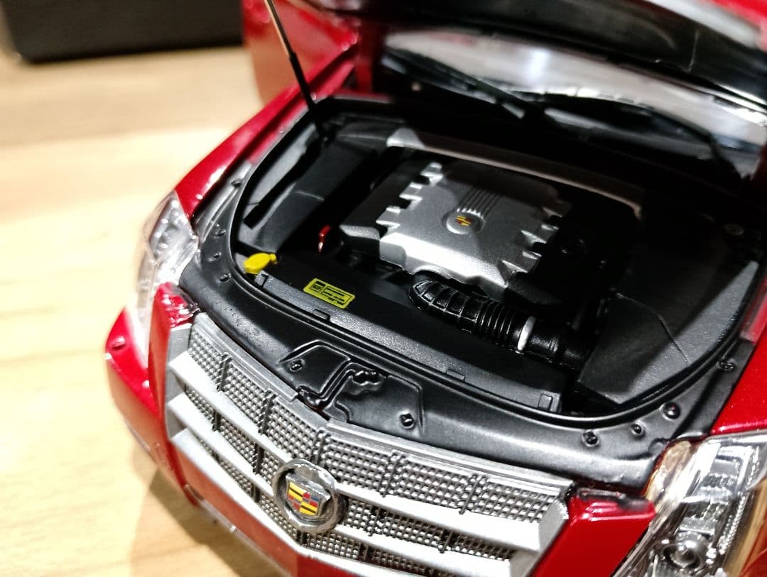1/18 キャデラック　CTS　セダン　ディーラー品　ミニカー　レッド