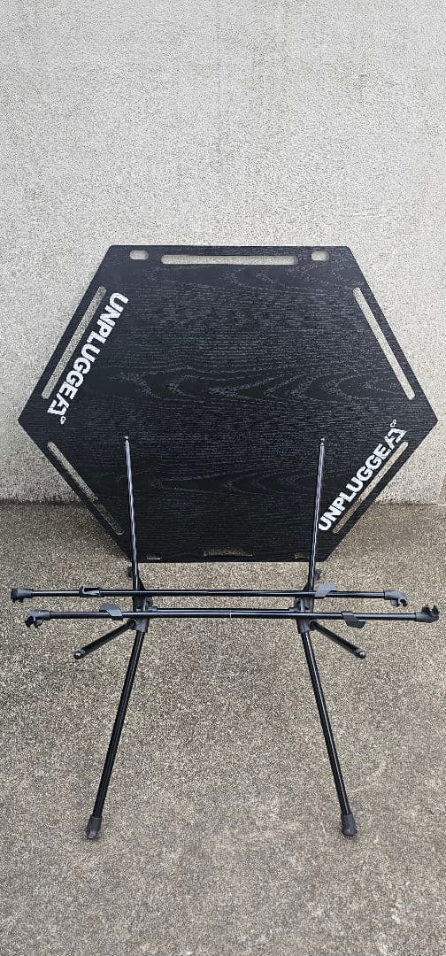 UNPLUGGED 六角形折りたたみテーブル