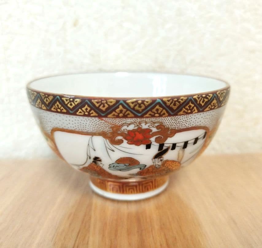 お値下げしました、九谷　人物・花鳥湯呑、煎茶碗 大日本九谷製　傷あり