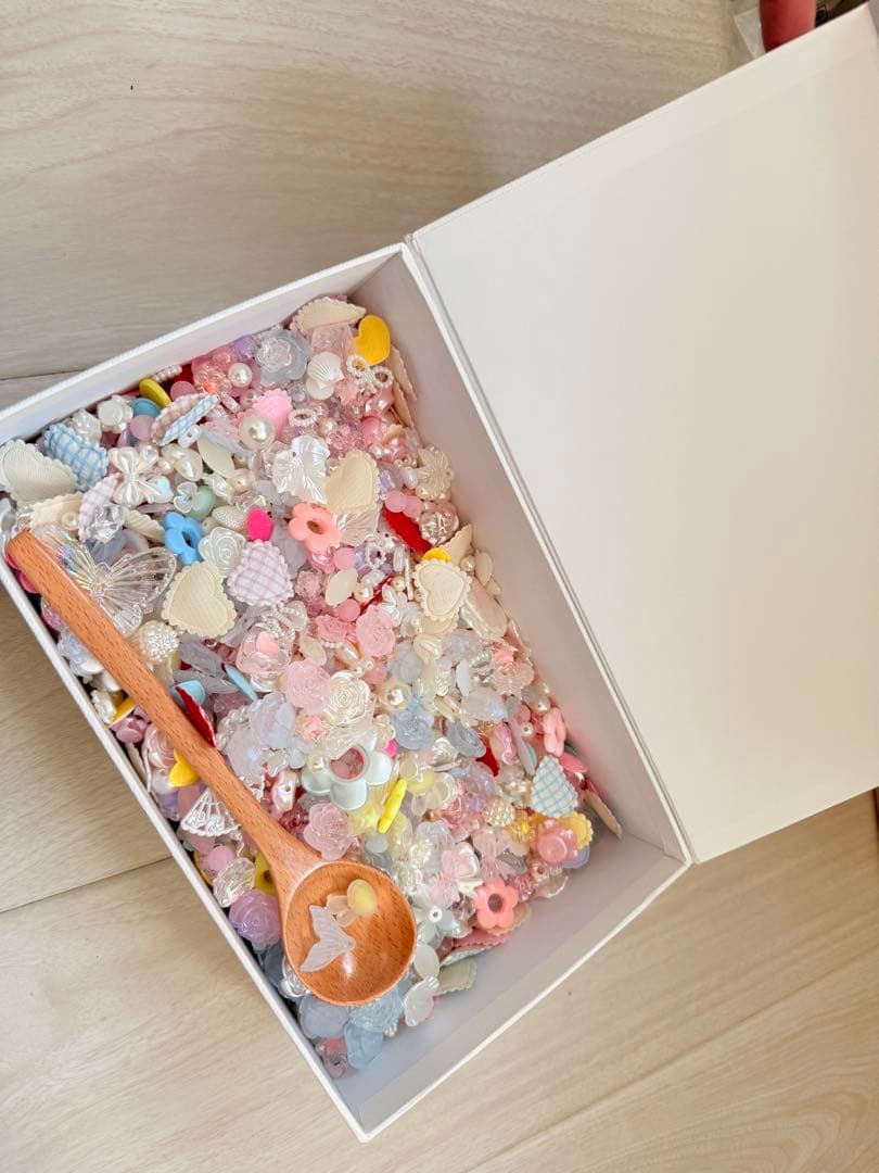 コラージュ素材 パーツ ビーズ 大容量 処分