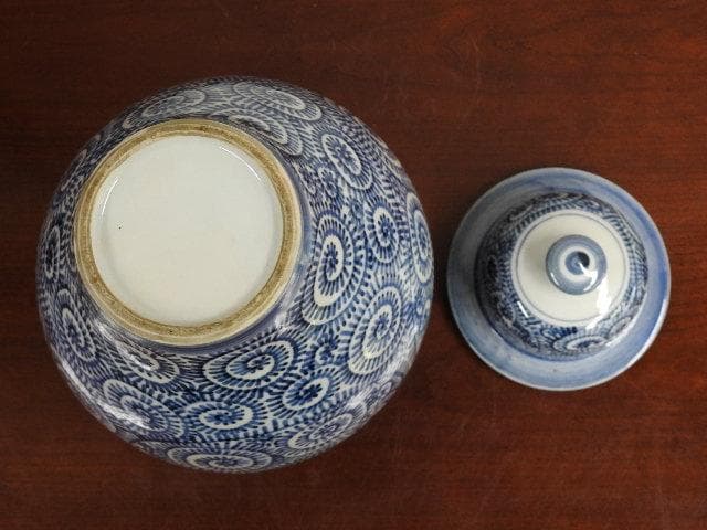 伊万里　鮹唐草　蓋付壺　M641