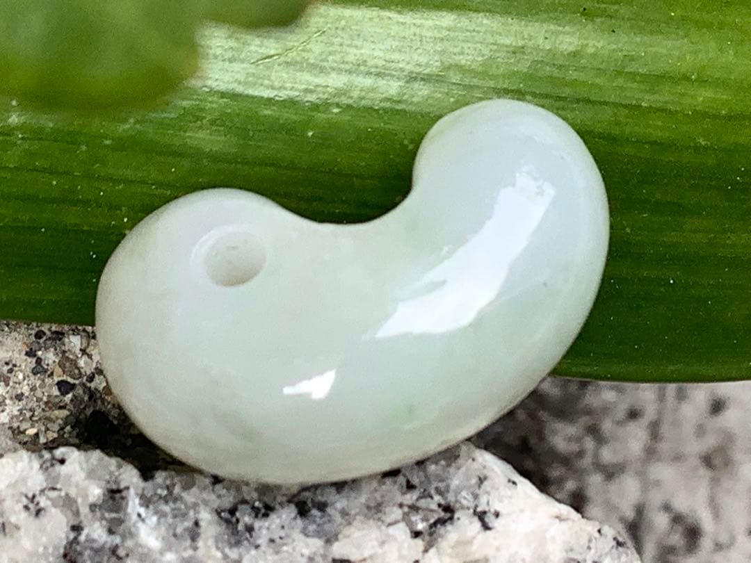 ✳極上材料使用‼️ 氷*糸魚川翡翠勾玉 神様と通じる縁起物お守り 鑑別