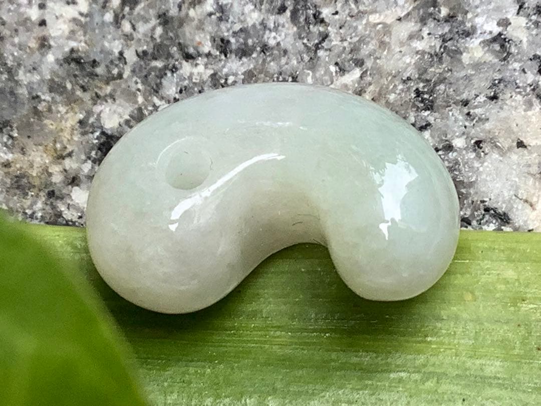 ✳極上材料使用‼️ 氷*糸魚川翡翠勾玉 神様と通じる縁起物お守り 鑑別