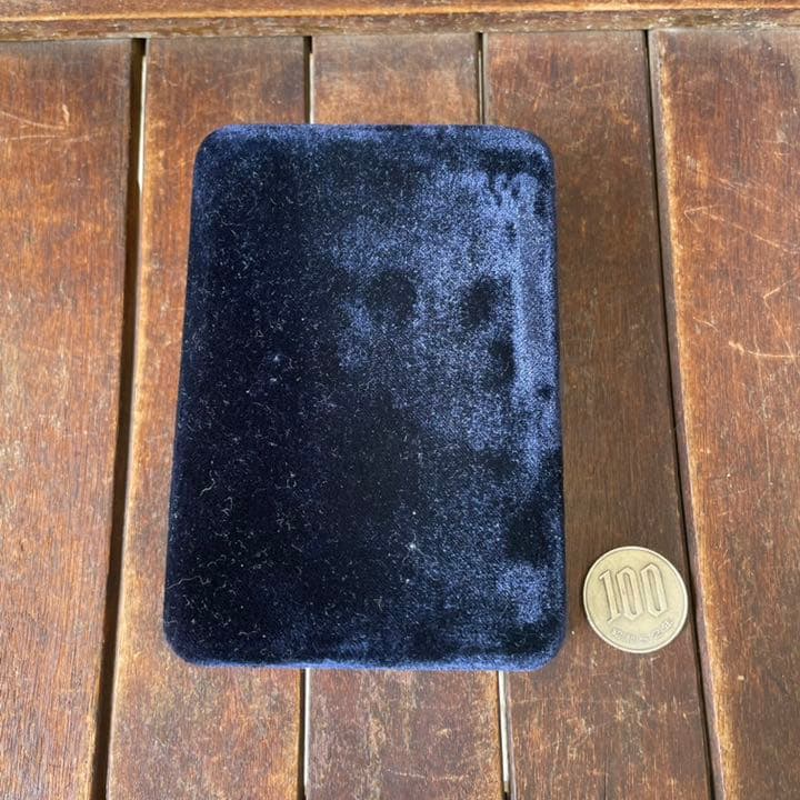 希少！北朝鮮　勲章ヴィンテージ箱付き　メダル　バッジ　ミリタリー雑貨