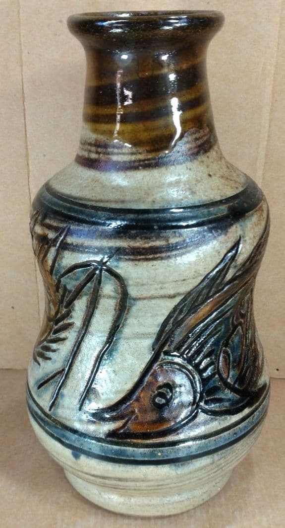 【本物保証】金城次郎 壷屋焼嘉瓶 共箱 栞 人間国宝 笑魚海老紋嘉瓶は激烈希少品