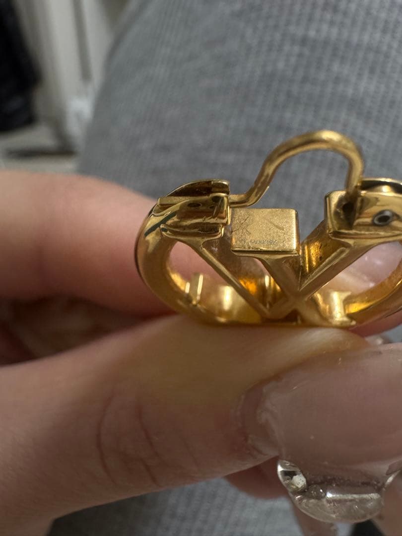 Louis Vuitton ゴールドロゴピアス