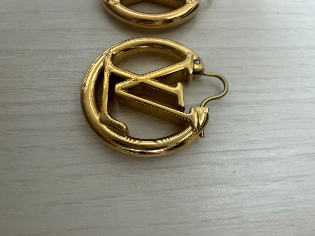 Louis Vuitton ゴールドロゴピアス