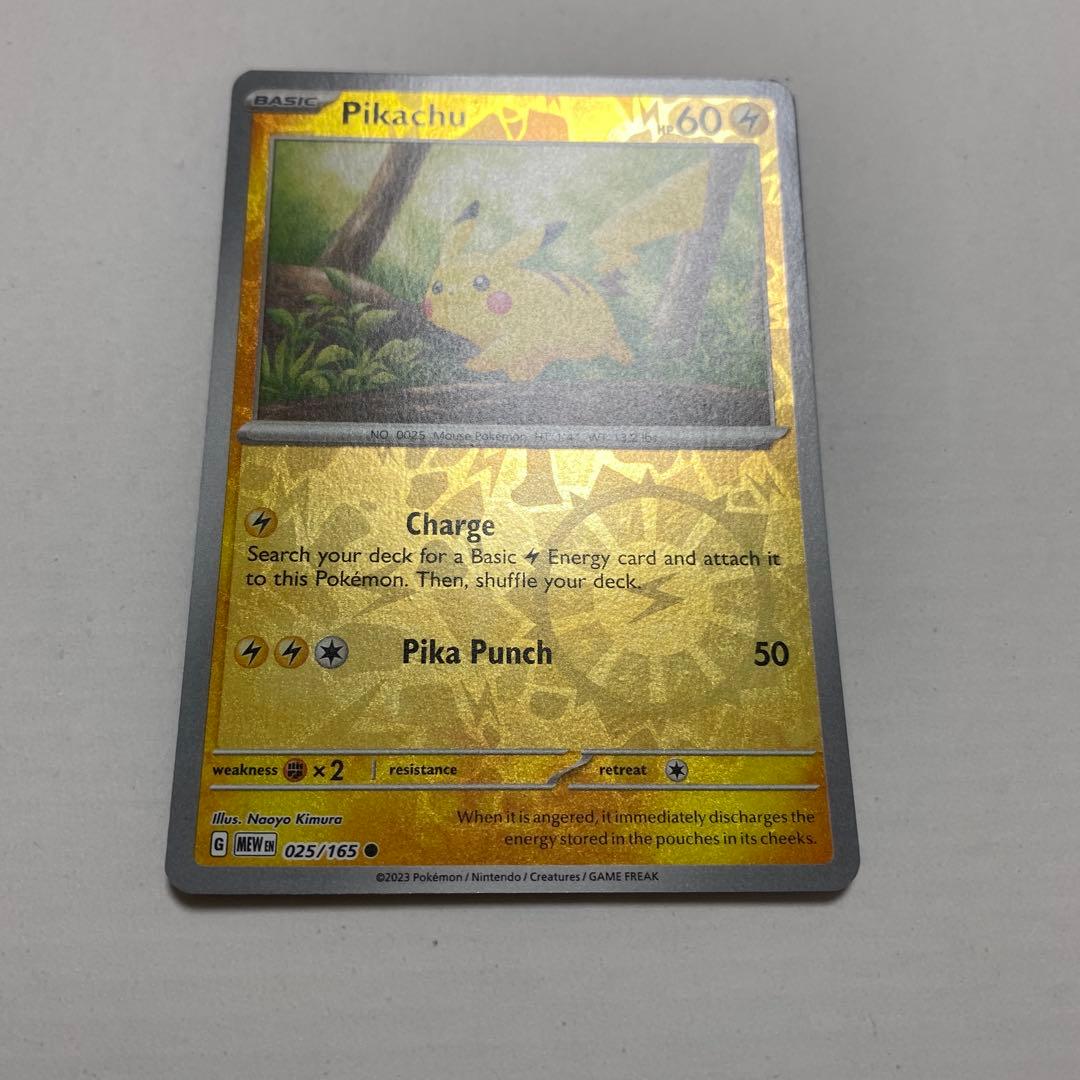 ピカチュウ 英語版ポケモンカード リバースホロ 25/165 - メルカリ