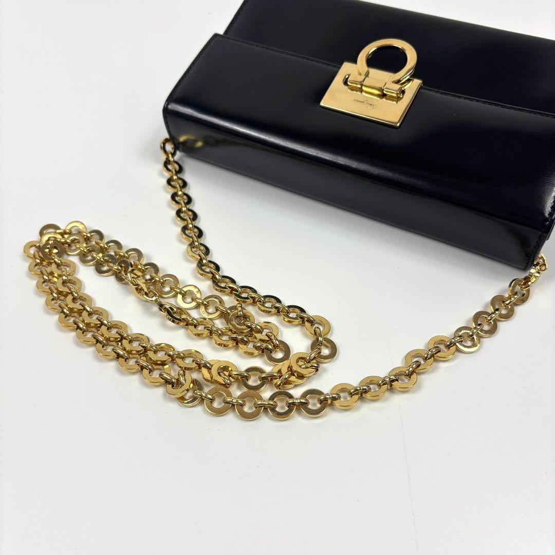 専用フェラガモ チェーン ミニ ショルダーバッグ ガンチーニ レザー 黒