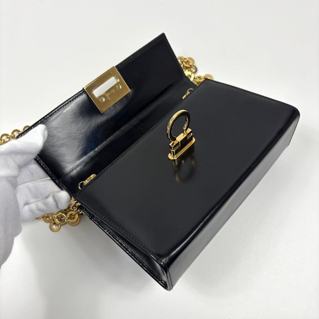 専用フェラガモ チェーン ミニ ショルダーバッグ ガンチーニ レザー 黒