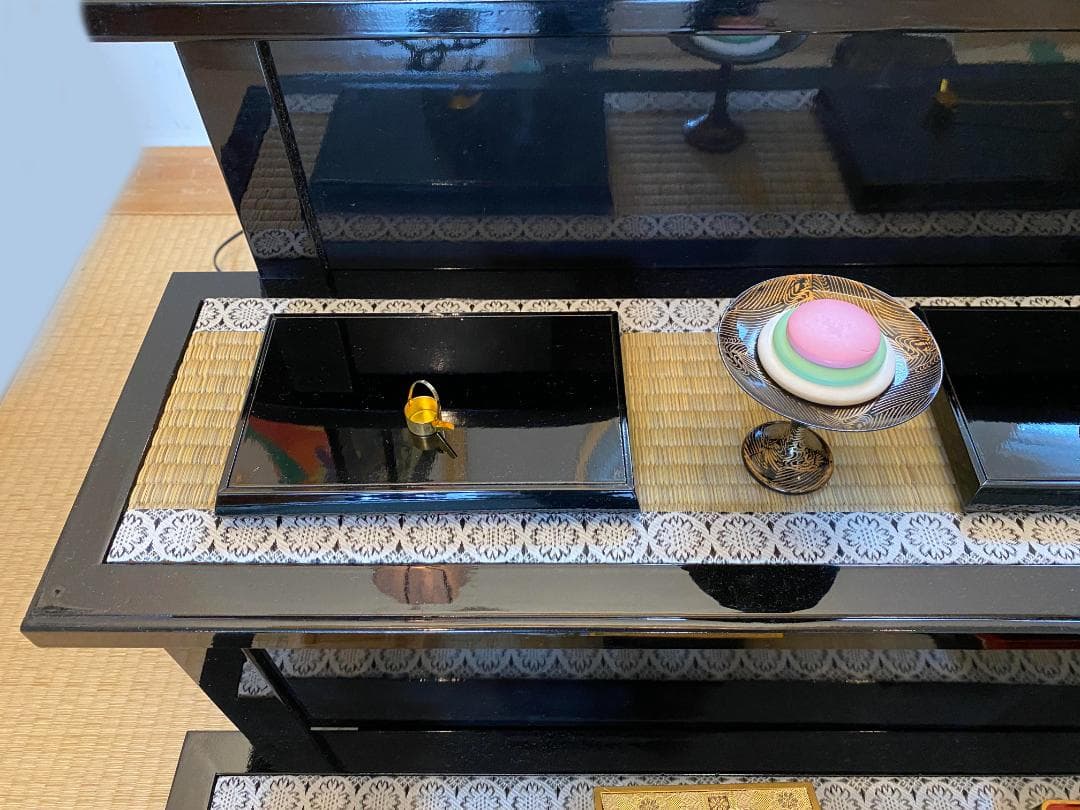 雛人形飾り 黒金　ひな壇三段飾り　人形なし