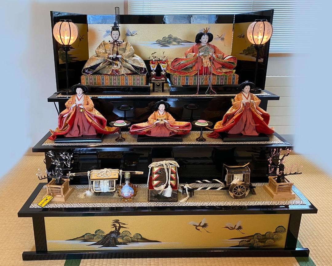 雛人形飾り 黒金　ひな壇三段飾り　人形なし