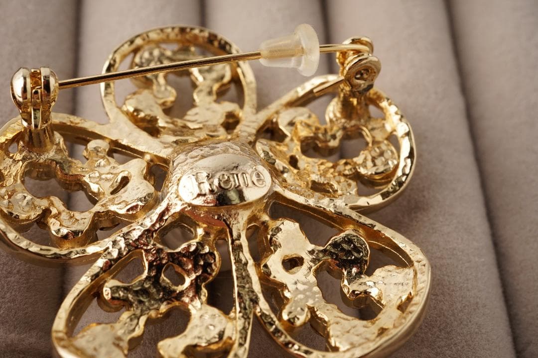 Rene ルネ パール お花 フラワーモチーフ クリスタルブローチ 大 ビジュー