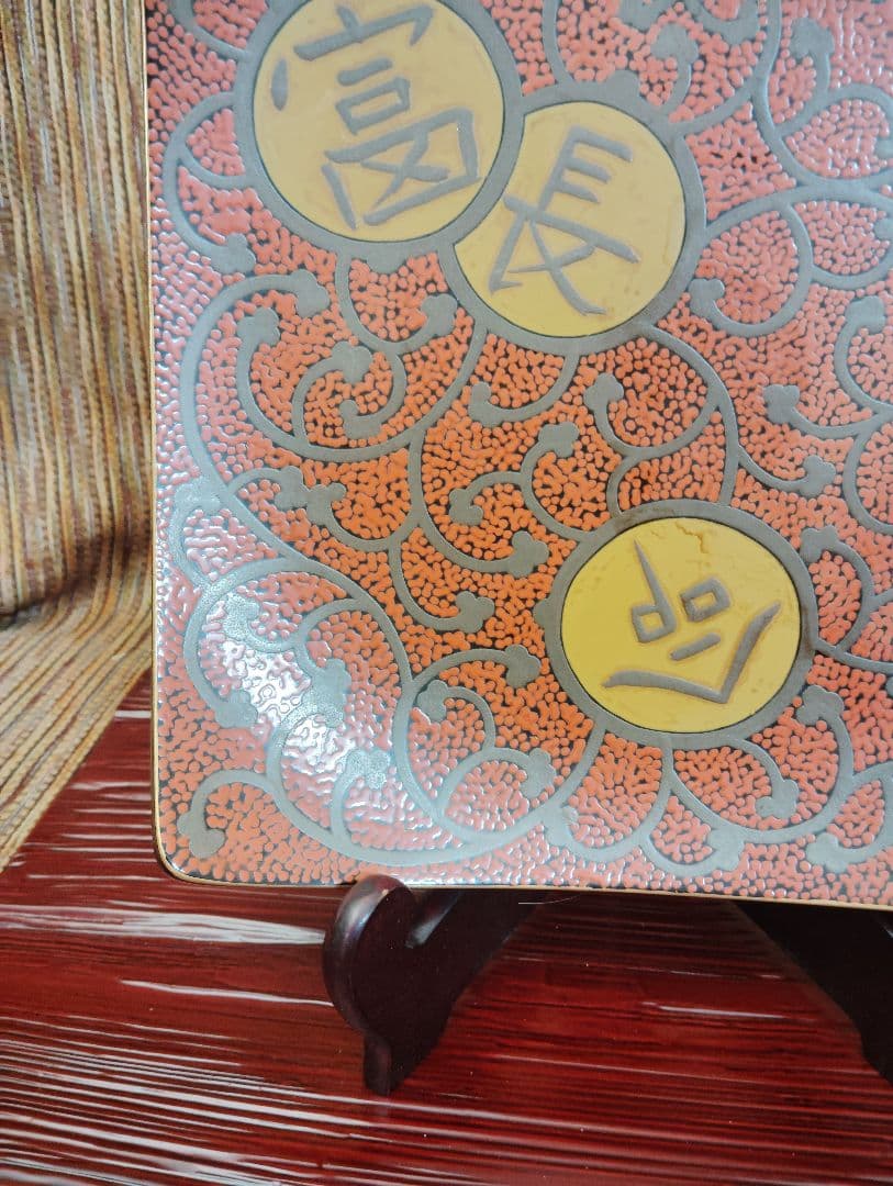 輪島塗 五島屋 赤黒模様の四角形盛器 共箱です。