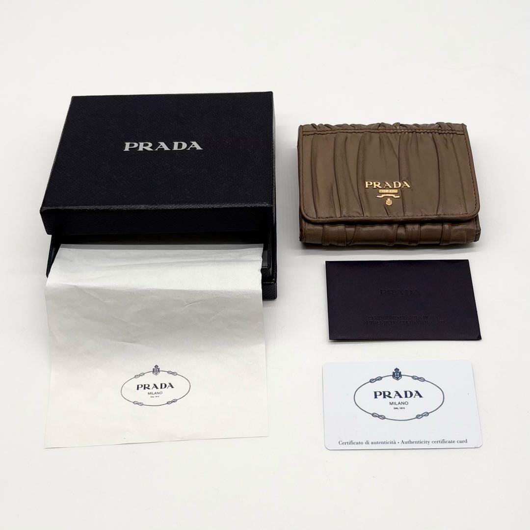 【美品】 付属品完備 PRADA レザー ギャザー 二つ折り財布 ロゴ ベージュ