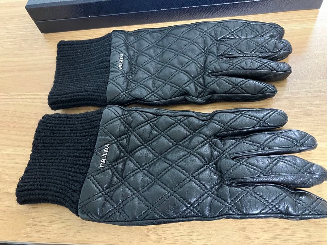 yuk様専用 PRADA ラムレザーキルティング手袋 カシミヤ 本革 - メルカリ