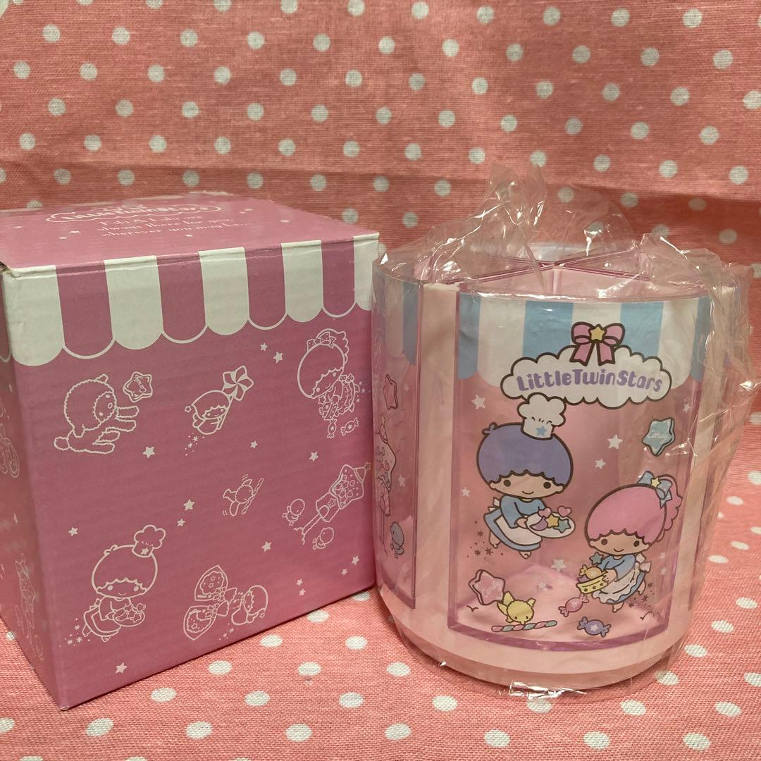 サンリオ࿎♡̸᩠࿎キキララ。まわるペンスタンド - メルカリ