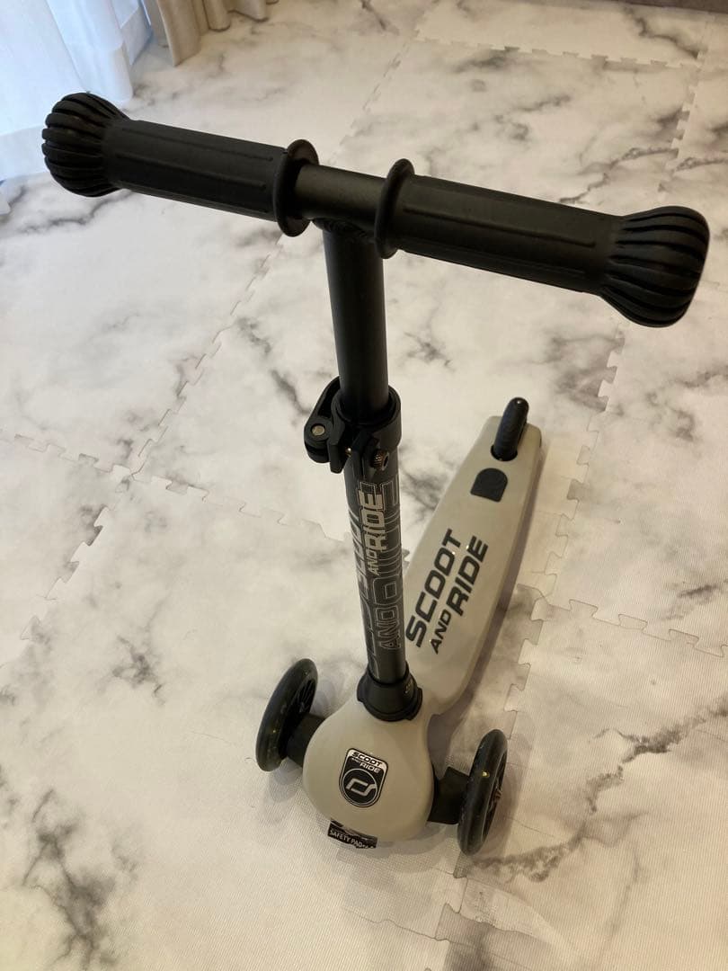 ハイウェイキック3LEDアッシュ キックボードキッズスクーター足けり