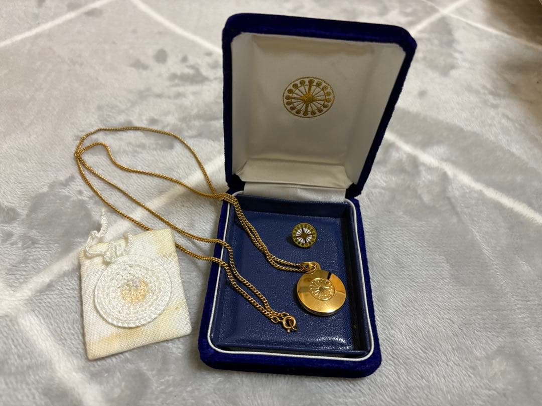 世界真光文明教団 会員章 ネックレス バッジ 社章 ケース付き - メルカリ