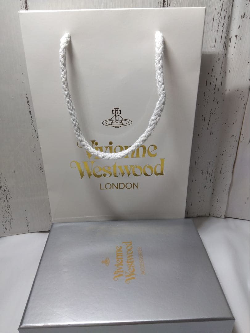 【ショッパー付き】Vivienne Westwood♡二つ折り財布♡ブラック