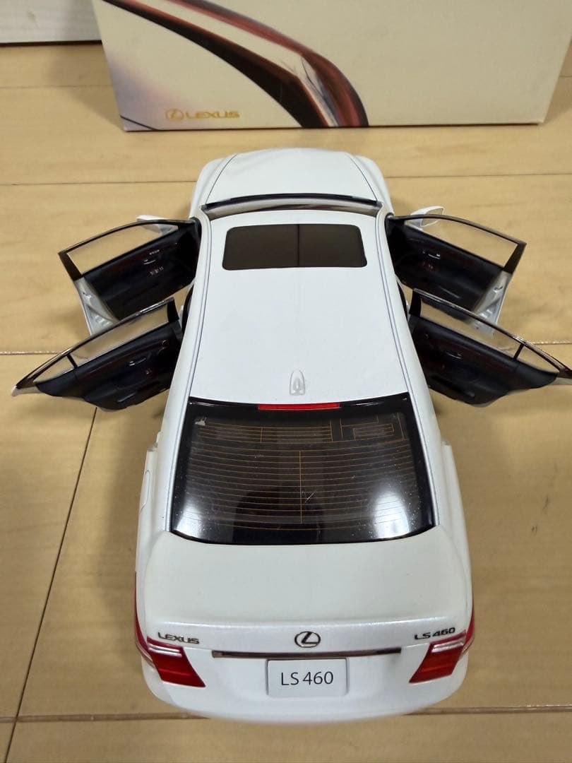 【希少】NOREV ノレブ 1/18 レクサス LS460 ミニカー