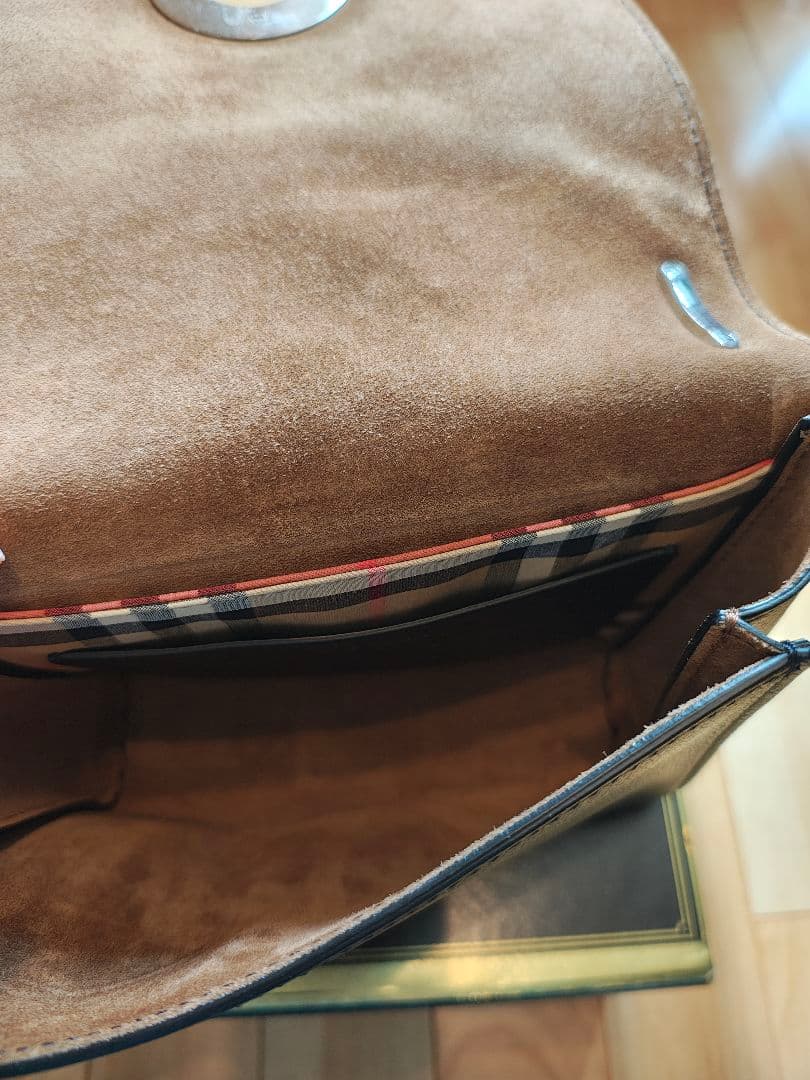 ✨BURBERRY（バーバリー）レザーショルダーバッグ✨