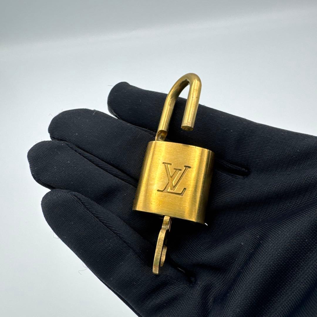Louis Vuitton 南京錠 304 真鍮製 - メルカリ