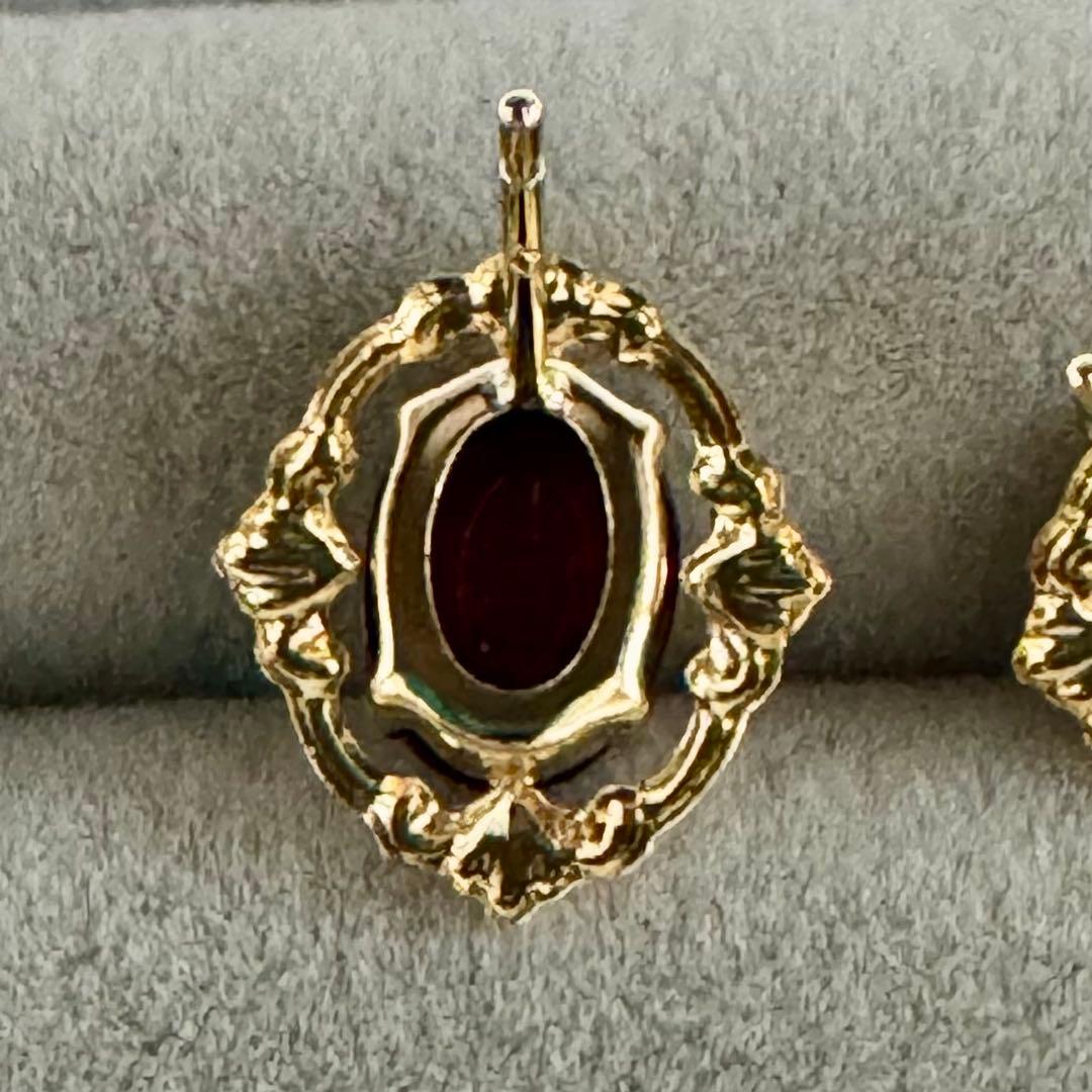 【5.0×7.0mm】カボションガーネットのクラシカルデザインピアス K18YG