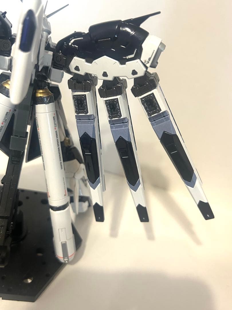 RG Hi-νガンダム 完成品　全塗装
