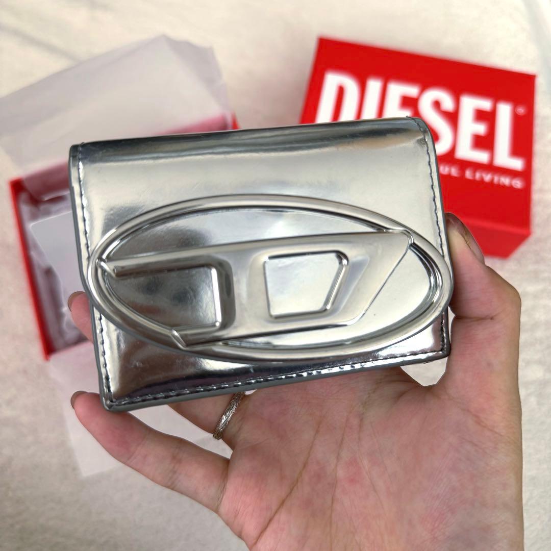 美品 DIESEL シルバー 三つ折り財布