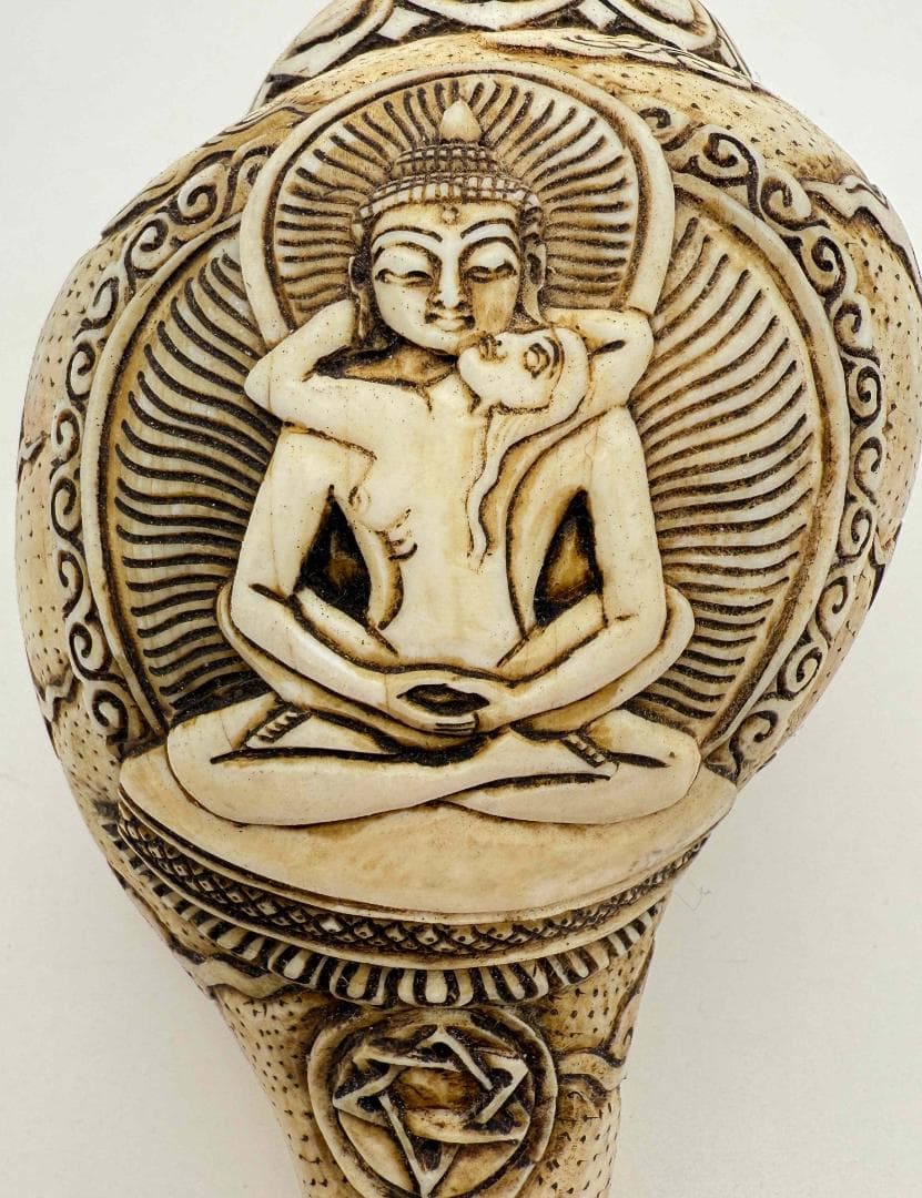 チベット密教法具　法螺貝（シャンカ）サマンタバトラ（ヤブ-ユム（父母尊））