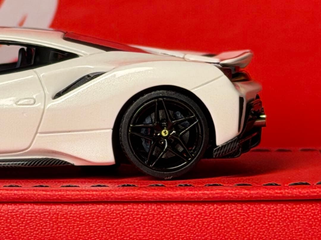Rotating Wheel 1/64 フェラーリ 488ピスタ ホワイト - メルカリ