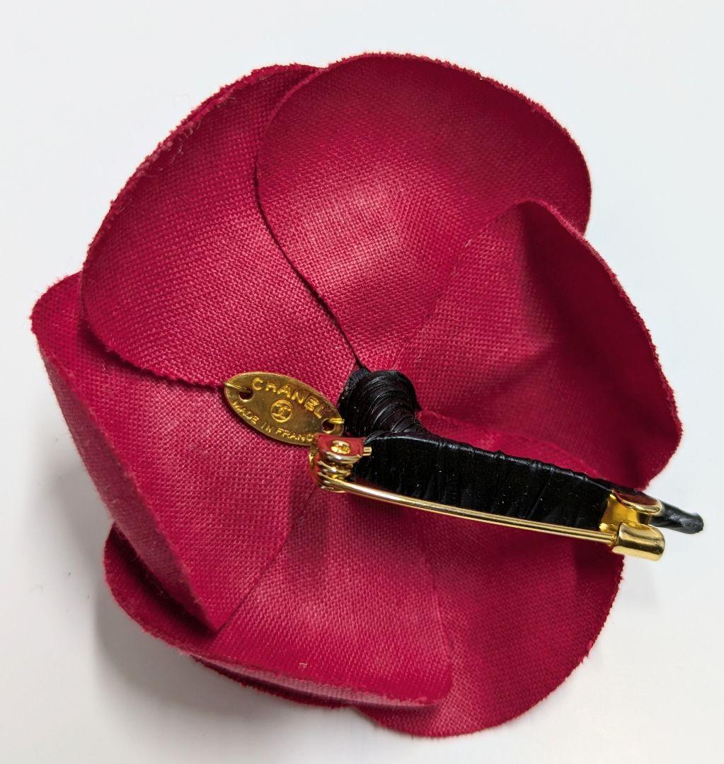 CHANEL シャネルカメリアブローチコサージュ小さめレッド×ゴールド