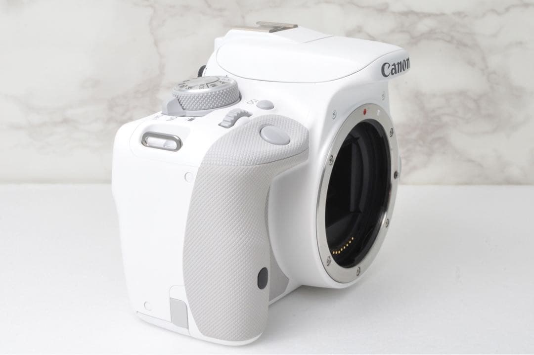 美品❣️ショット数新品級 Canon EOS Kiss X7⭐️ホワイト - メルカリ