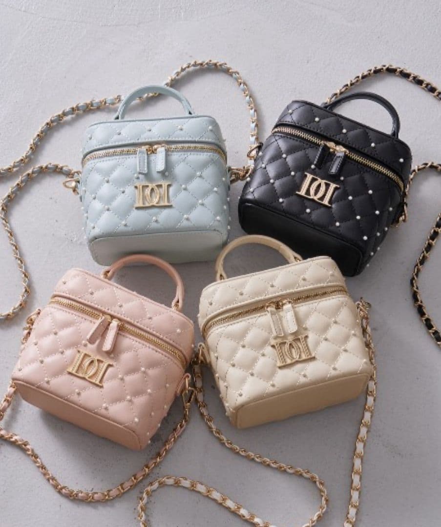 Darich ダーリッチ【ゴールドパーツ】キルティングパールスクエアミニバッグ