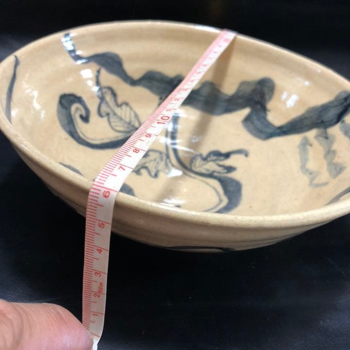 割引 古美術◼️蔵から見事な殴り書きされたツル植物の抹茶茶碗が出