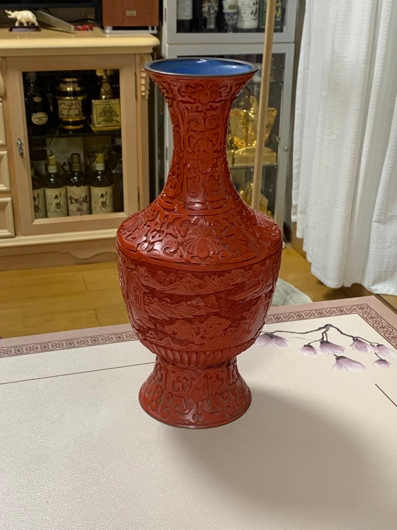 堆朱赤色の彫刻漆器風景花瓶高さ30cm以上
