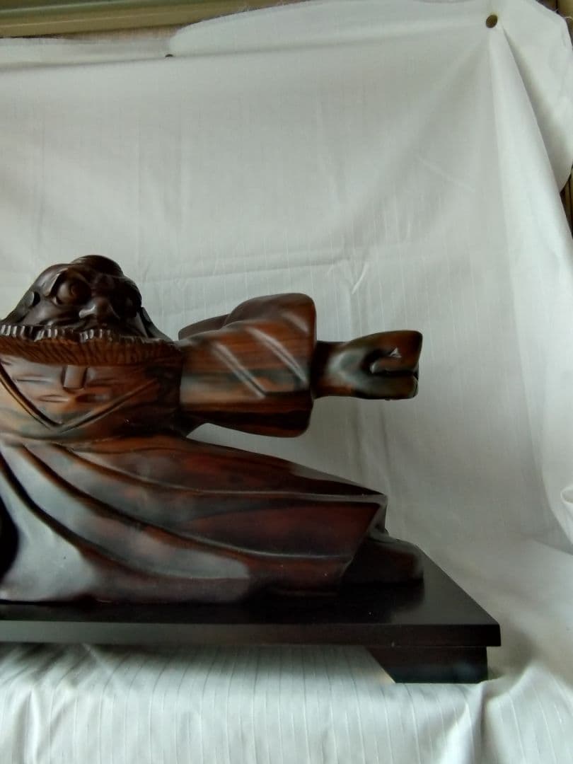 まもる様専用。少林寺拳法木彫達磨（赤檀彫刻）置台付き