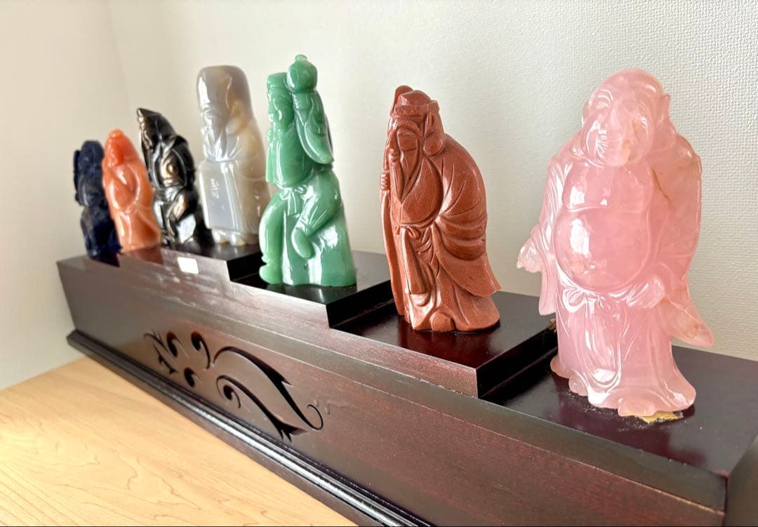 七福神 天然石彫刻像 7体セット 木製台付き