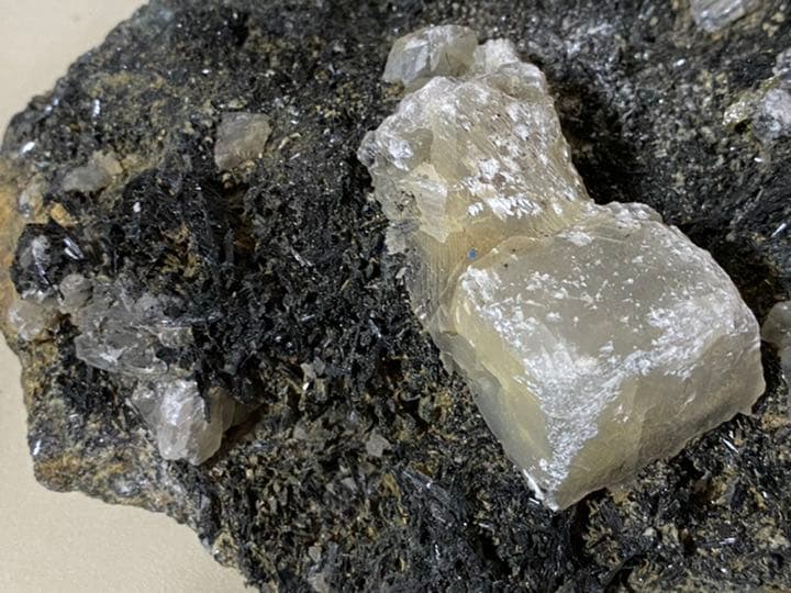 骨水晶 bone quartz 緑簾石 661g