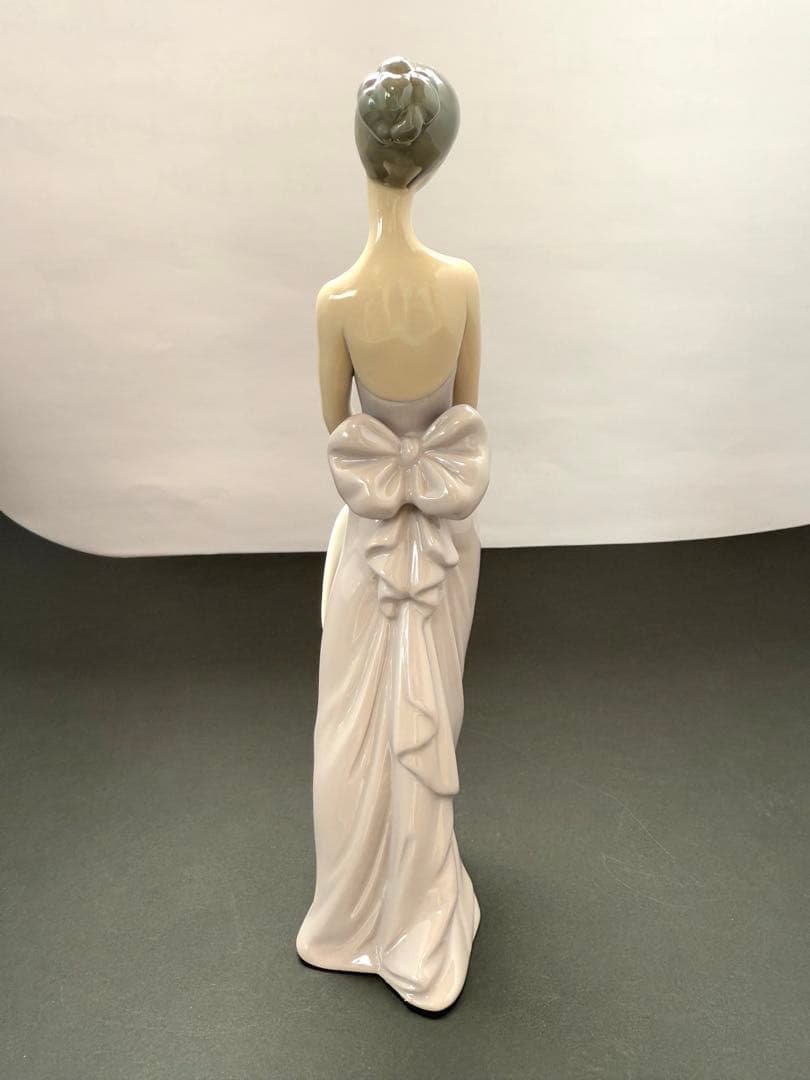 リヤドロ 帽子付花嫁介添人 5598 送料込み - メルカリ