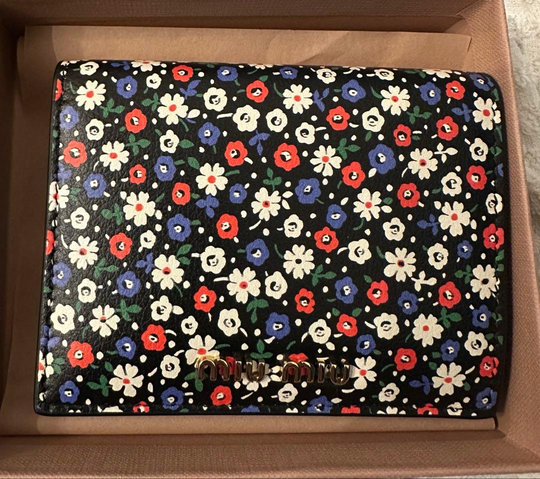 miu miu 花柄 二つ折り財布