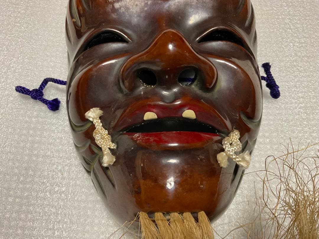 翁面／神楽面。木製。【昭和の時代の作品 汚れあり】。