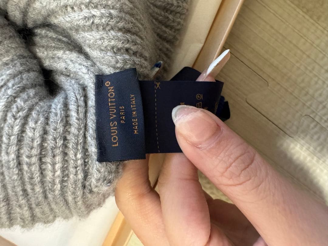 Louis Vuitton リブ編みニット帽ライトグレー