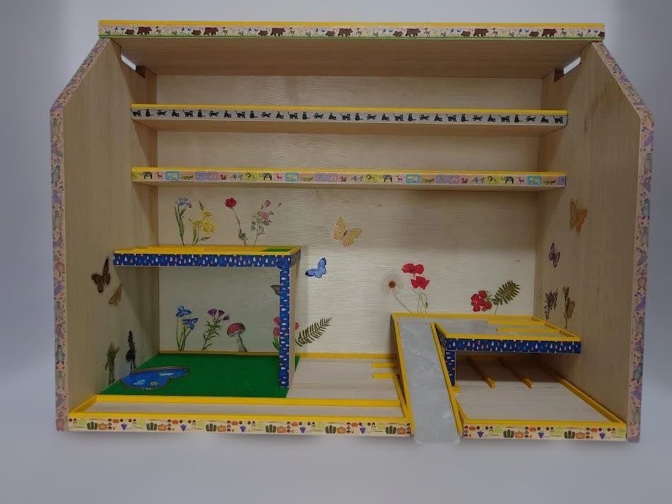 トミカ木製手作り駐車場（ビッグイエロ－）BY04 Handmade] A Tomica