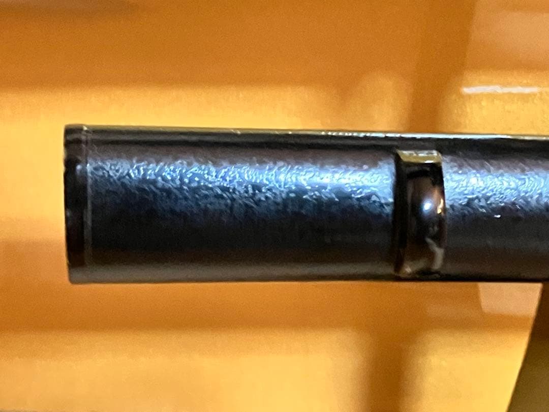 【美品】居合刀　模造刀 龍と鶴の目貫・波文鍔・黒鞘付／高級刀掛＆刀袋付き