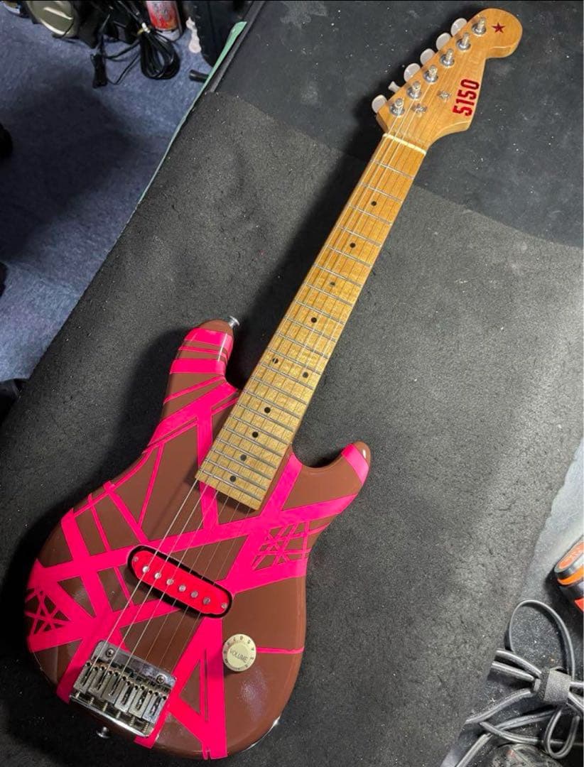 photogenicのミニギターをチョコレートバンブルビーver.リフィニッシュ