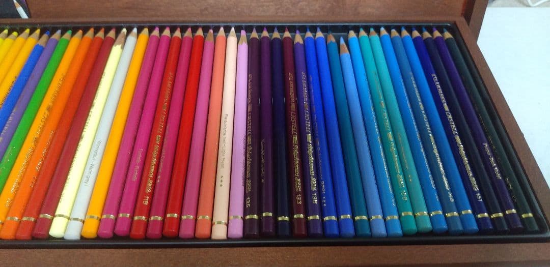 ポリクロモスのファーバーカステルの木箱入り油性色鉛筆100色