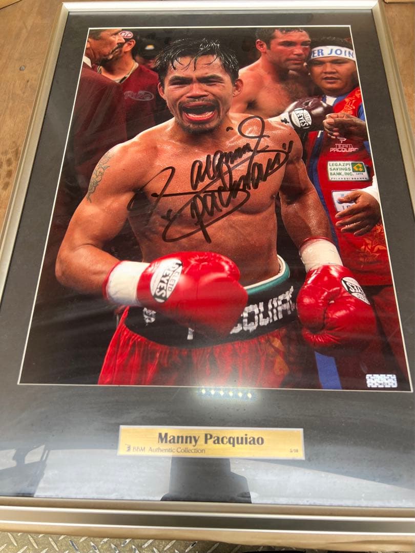 ボクシング界の神様マニーパッキャオ直筆サイン入り